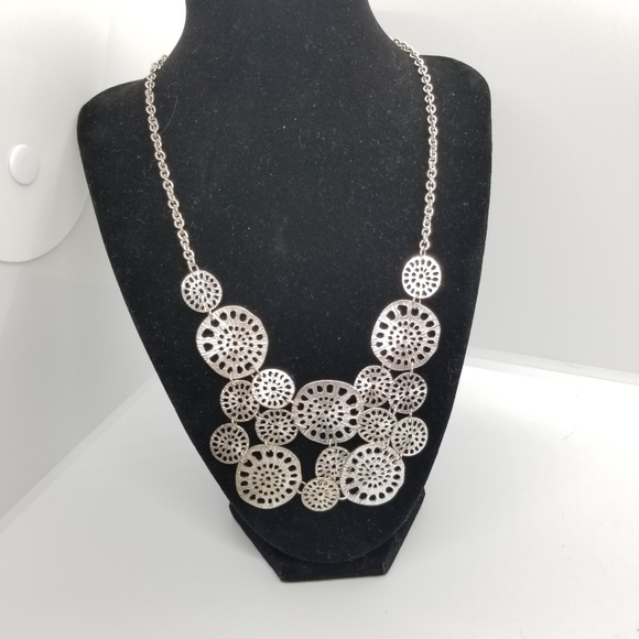 Jewelry - silver tone bib necklace